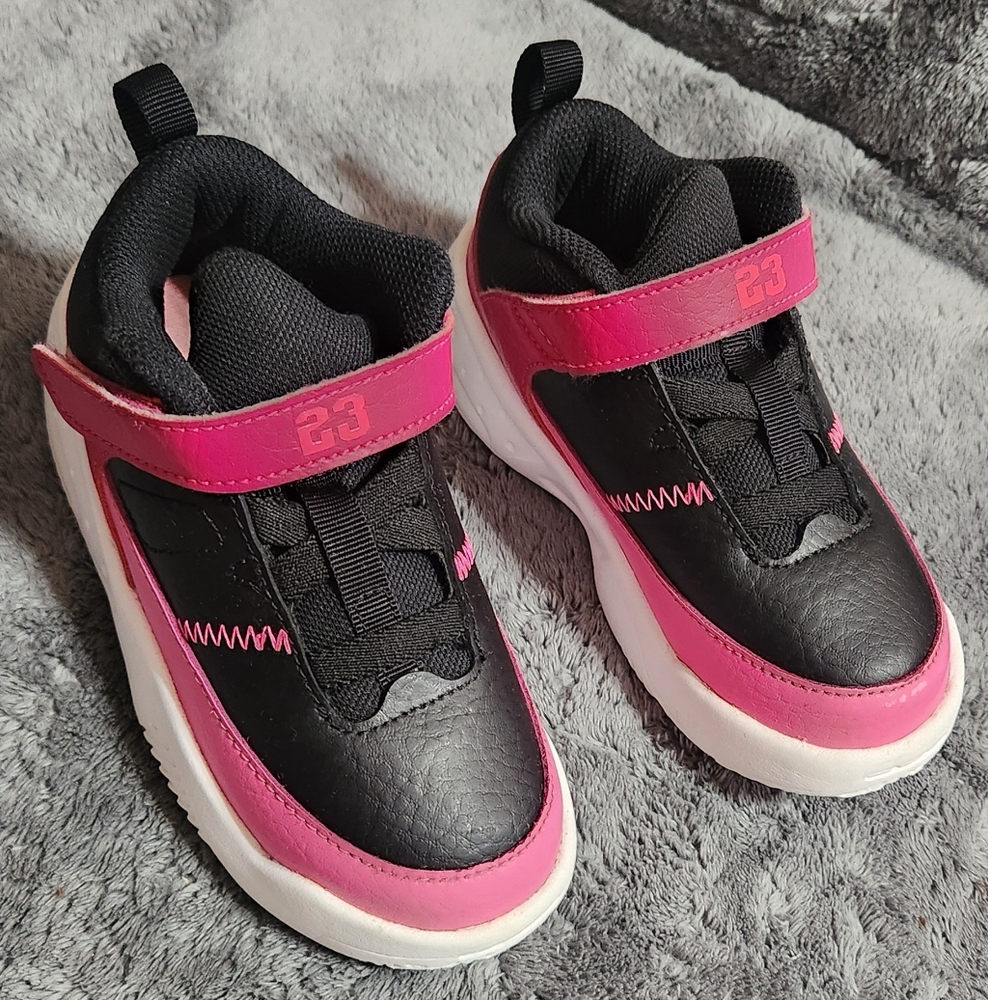 Kids Pink and Black Jordan Max Aura 3td